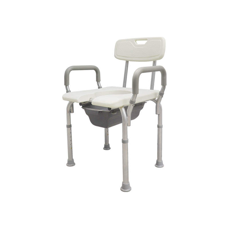 ¿A qué debo prestar atención al usar una silla de ducha para personas discapacitadas?